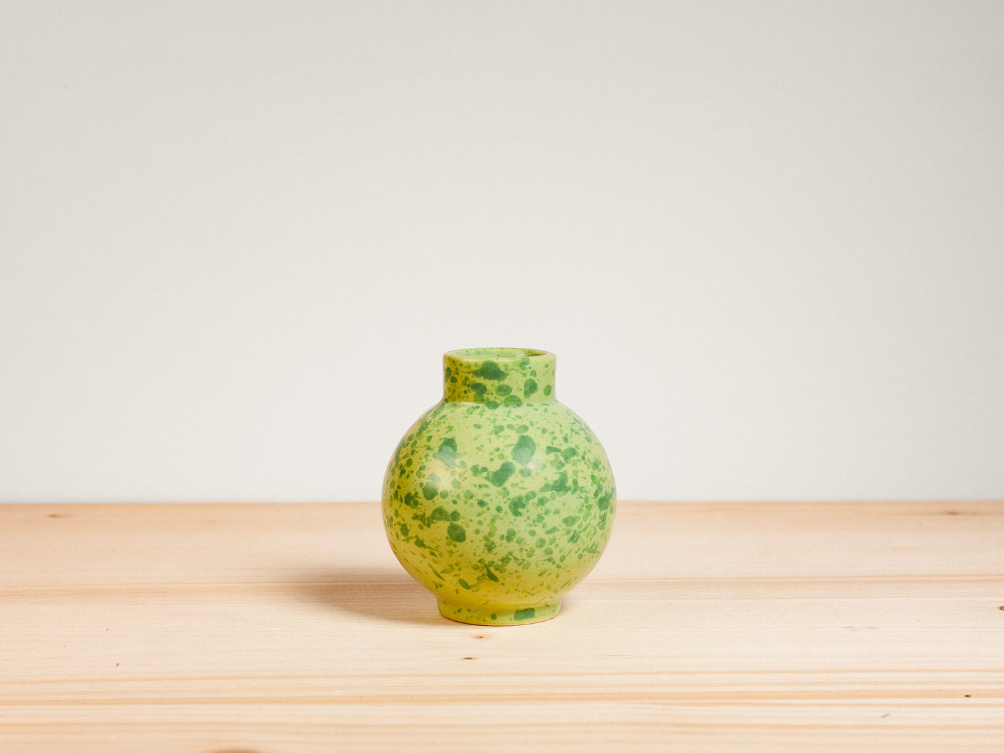 Mini Orb Bud Vase – Pear