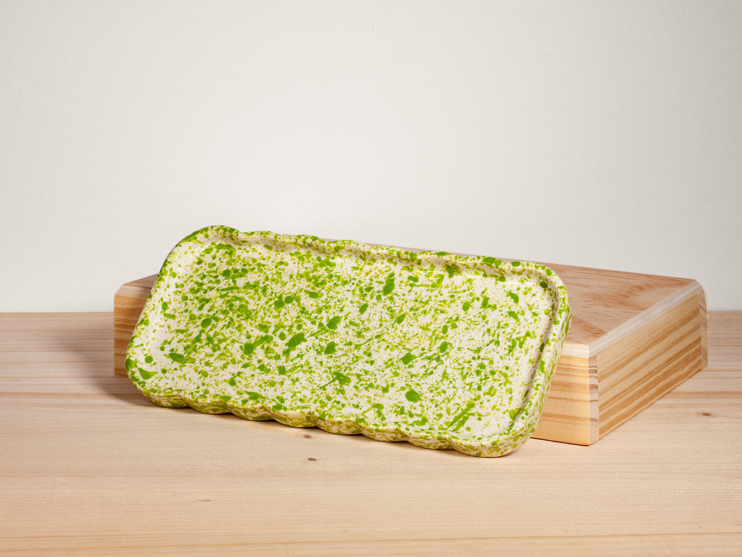 Wavy Tray – Grass Green
