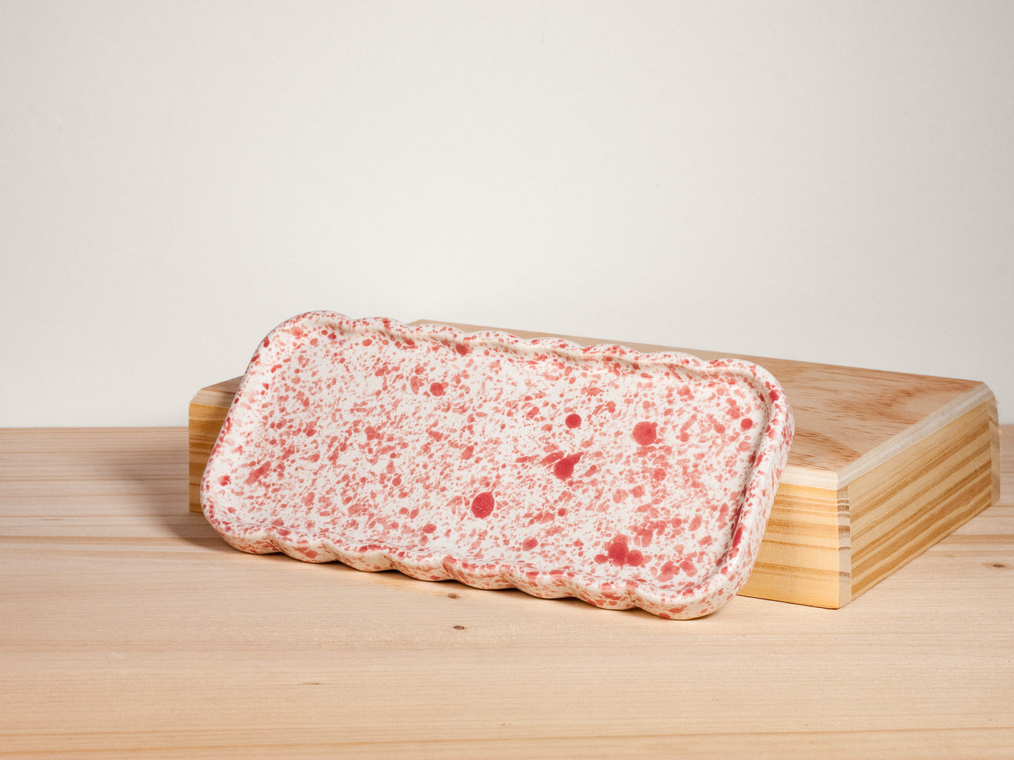 Wavy Tray – Strawberry Splatter