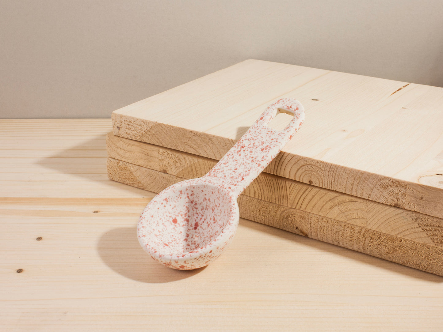 Coffee Scoop – Strawberry Splatter Square Hole
