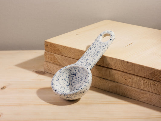 Coffee Scoop – Dark Blue Splatter Round Hole