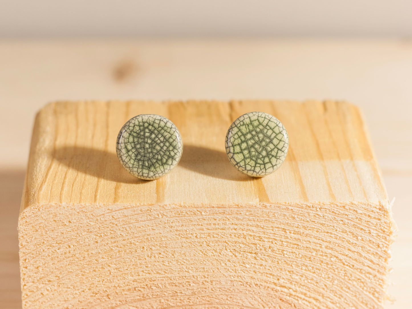 Chunky Studs – Circles – Pale Green Crackle
